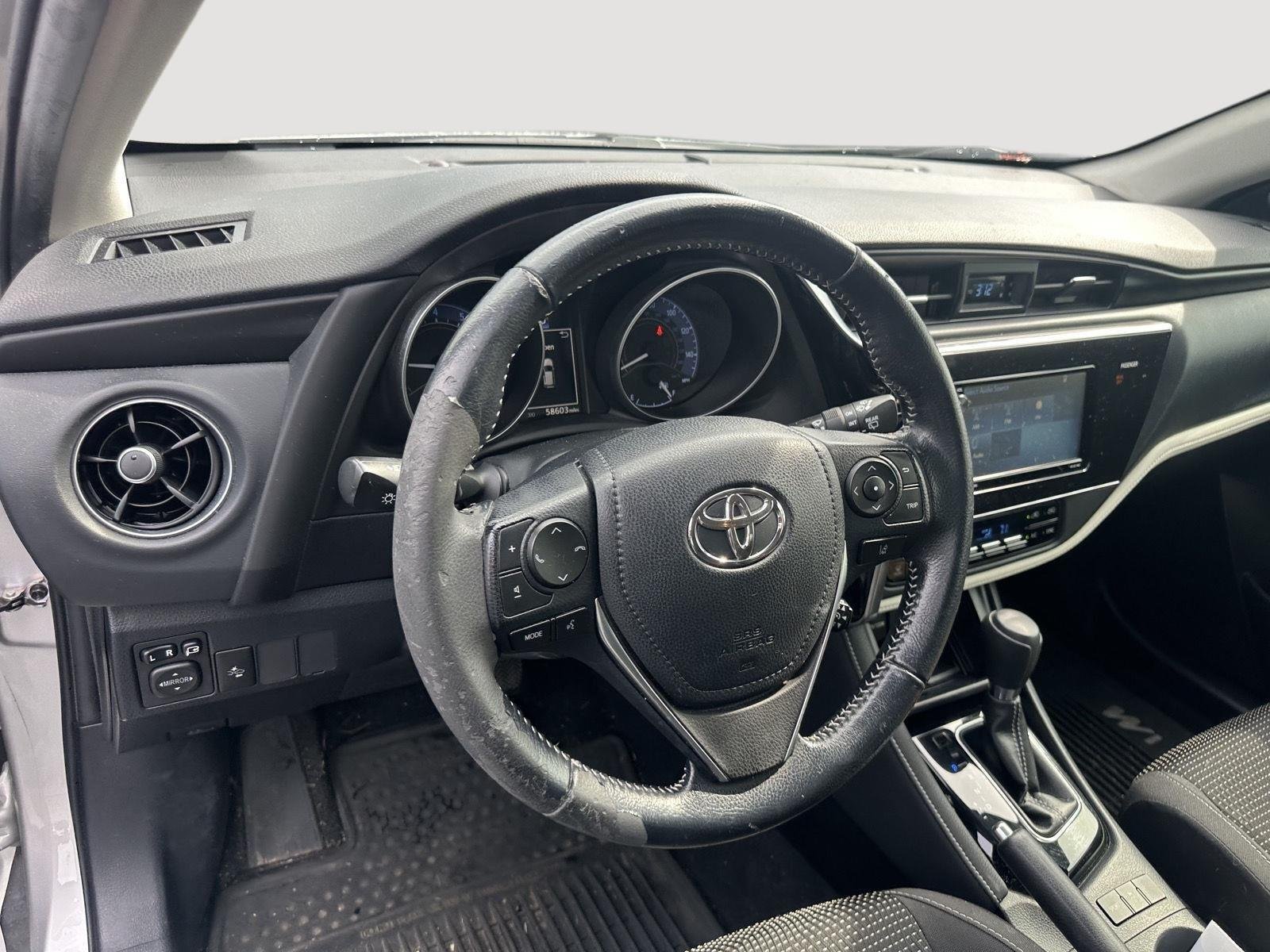 Used 2017 Classic Silver Metallic Toyota Base image 10