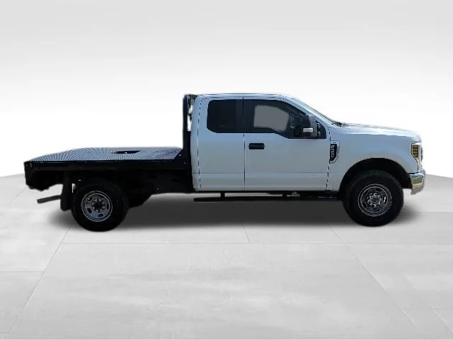 Used 2018 White Ford XL image 2