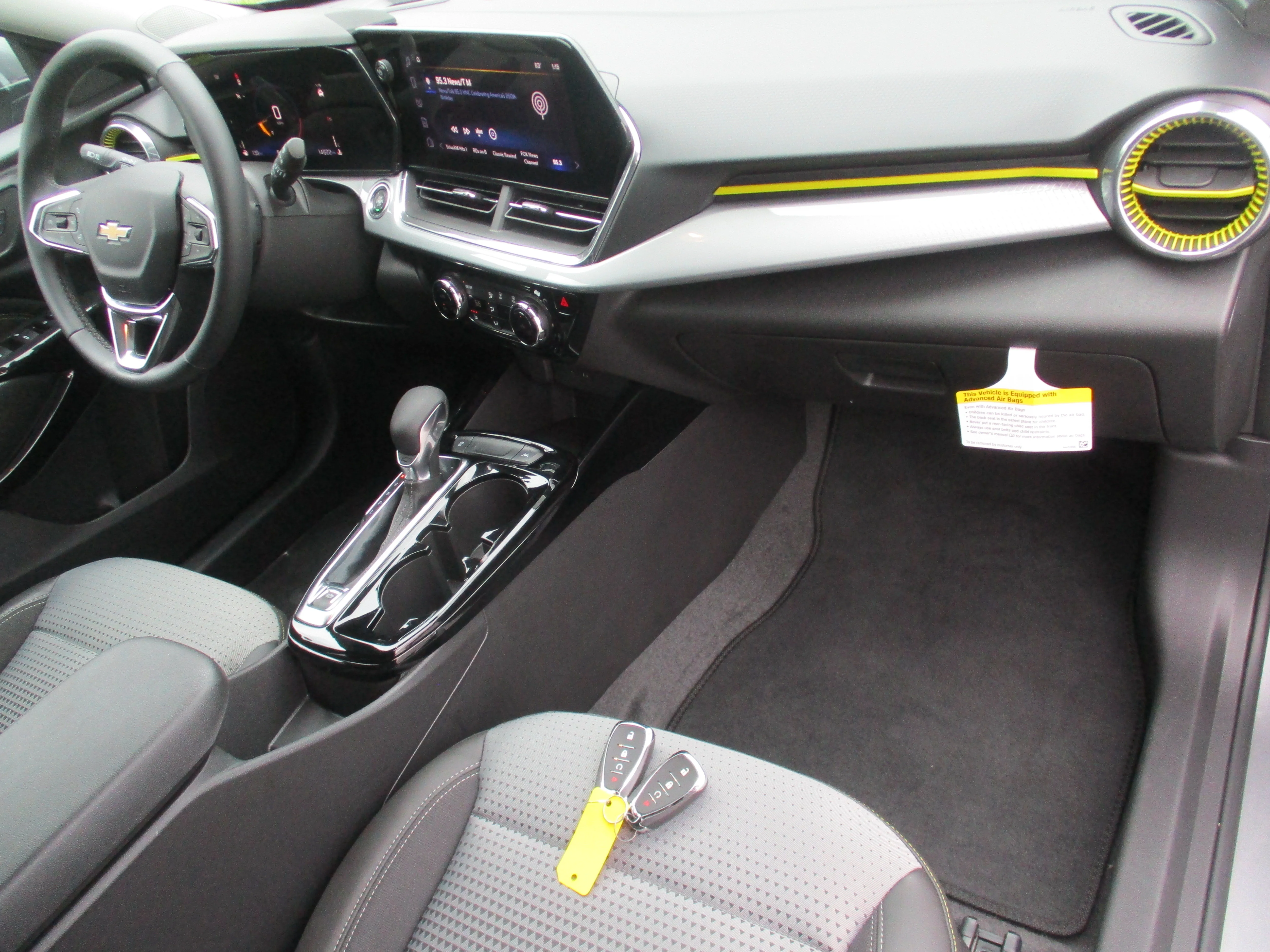 Used 2025 Sterling Gray Metallic Chevrolet LT FWD image 31