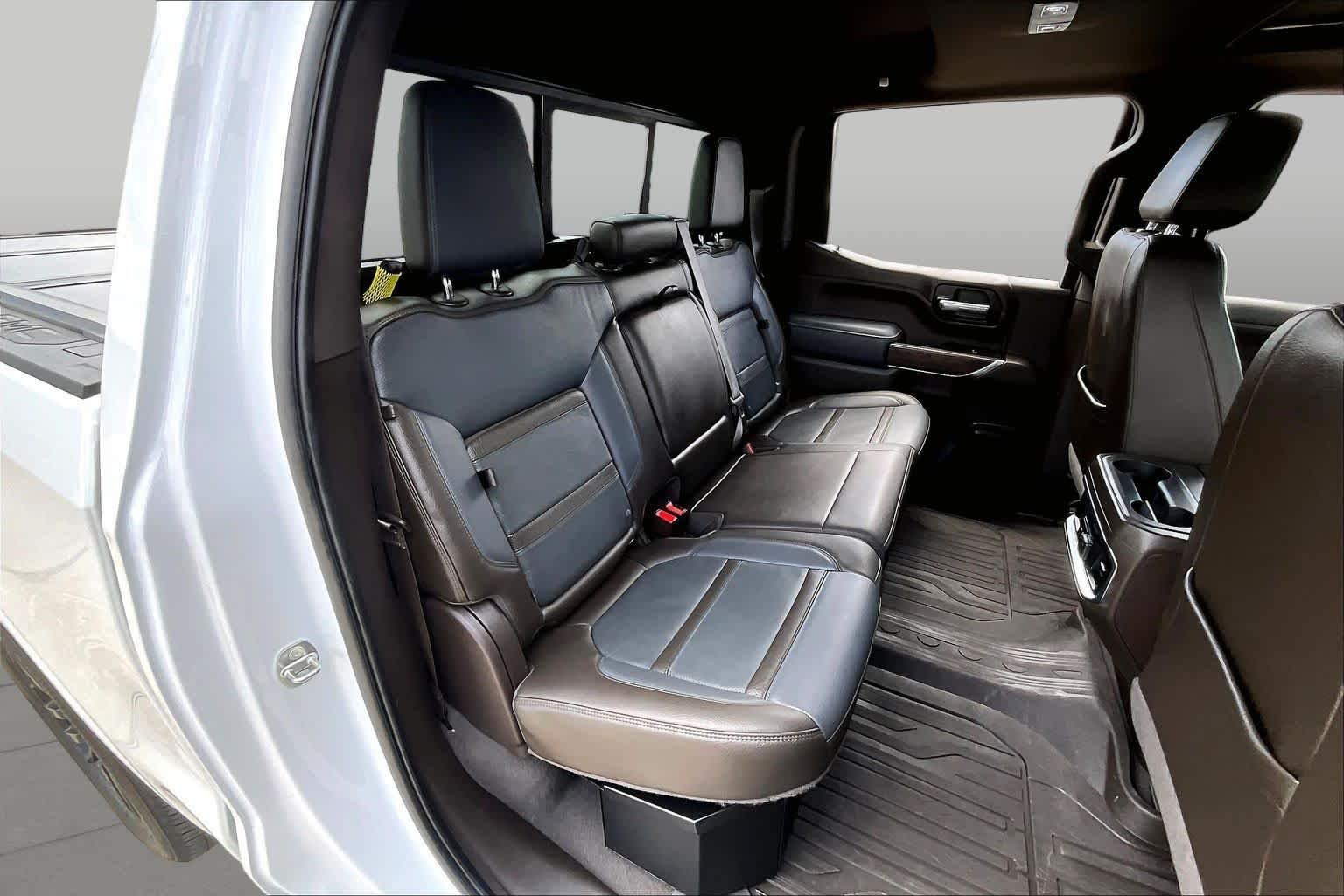 Used 2022 White Frost Tricoat GMC Denali image 20