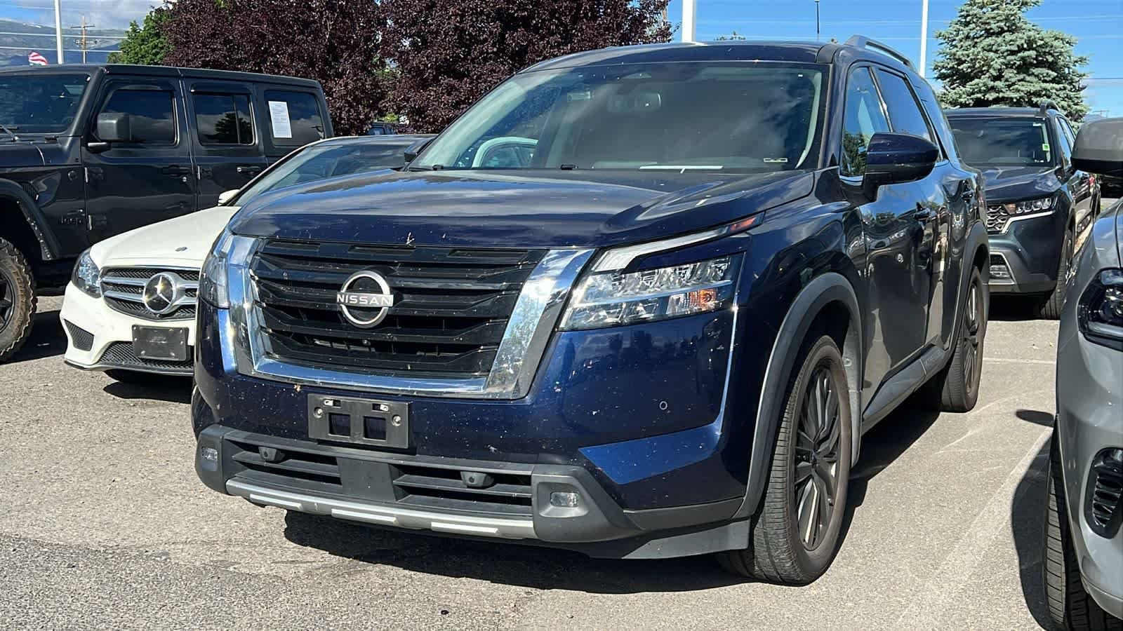 2022 Nissan Pathfinder SL 2WD's photo
