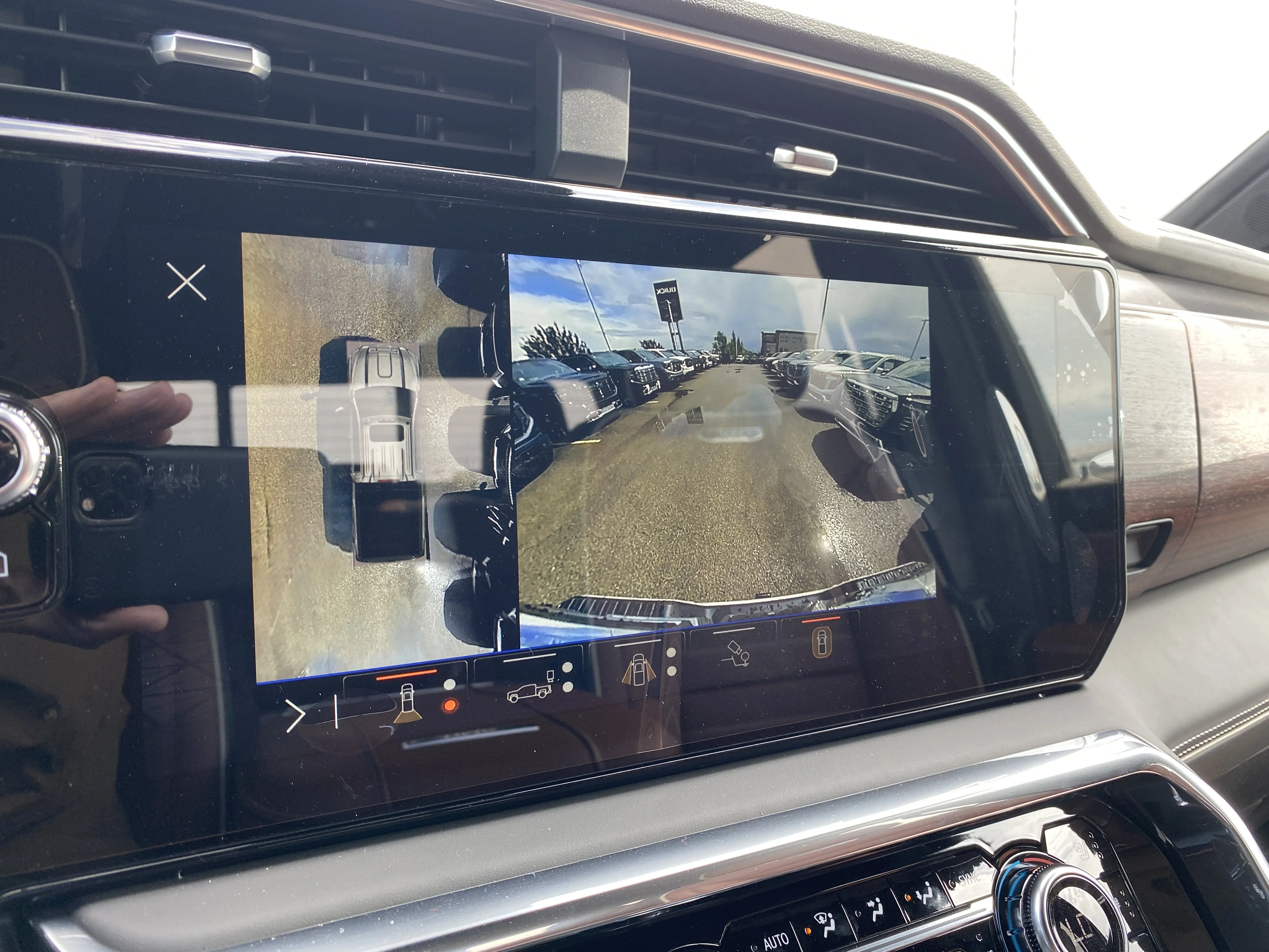 New 2026 GLACIER WHITE TRICOAT GMC Denali Ultimate image 22