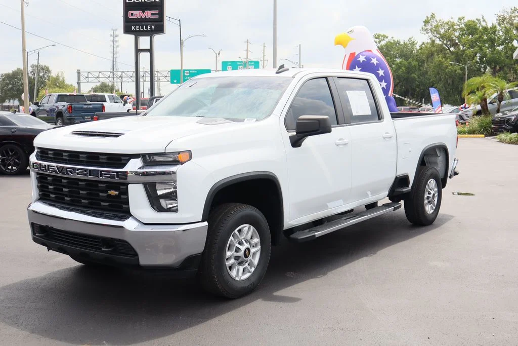 Used 2022 White Chevrolet LT image 5