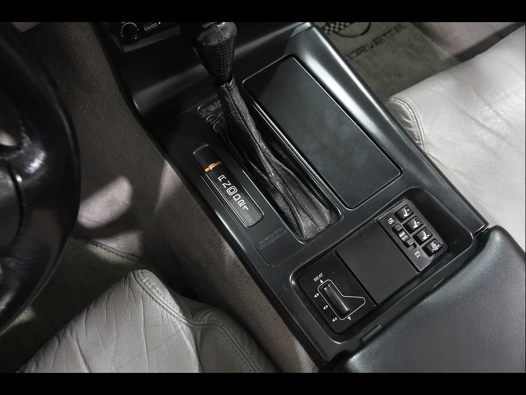 Used 1996  Chevrolet Base image 13