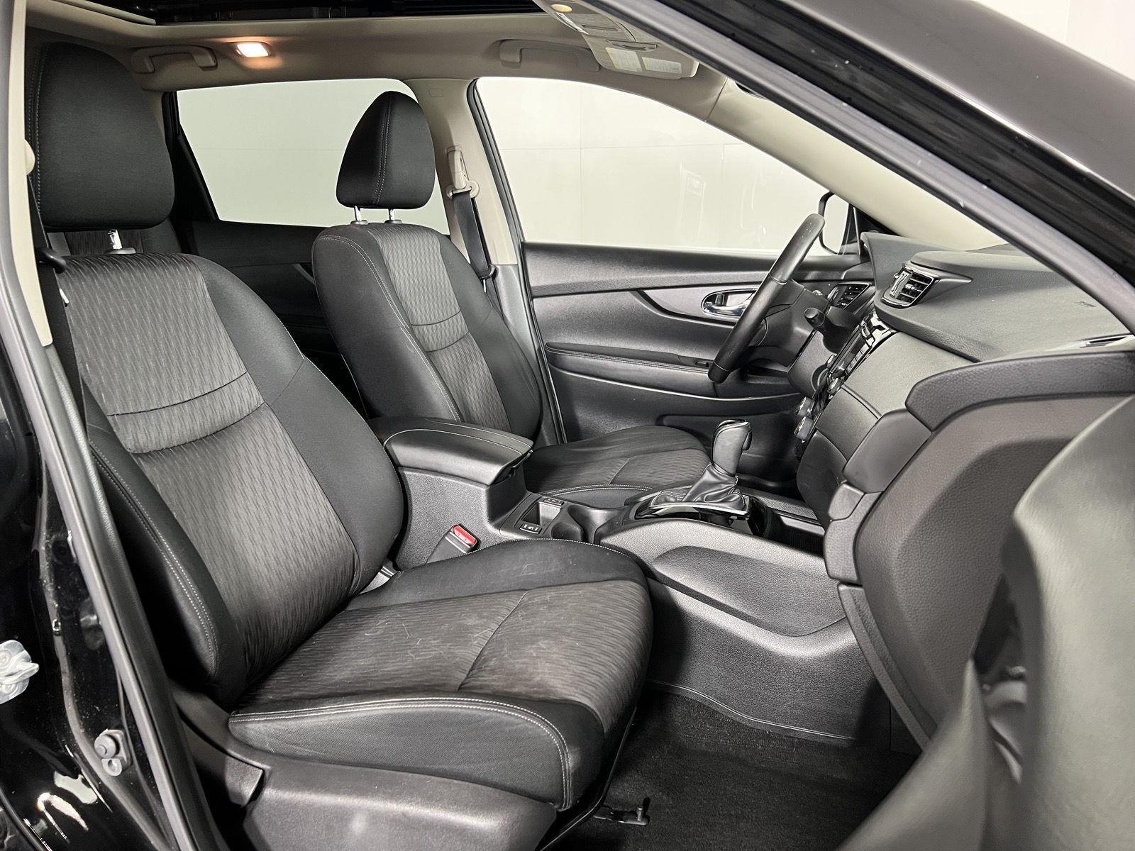 Used 2018 Black Nissan  image 22