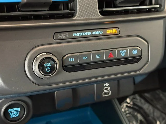 New 2025 Oxford White Ford XLT image 25