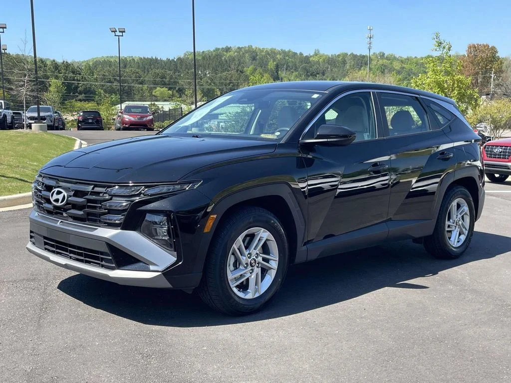 Certified Used 2025 Black Hyundai SE image 7