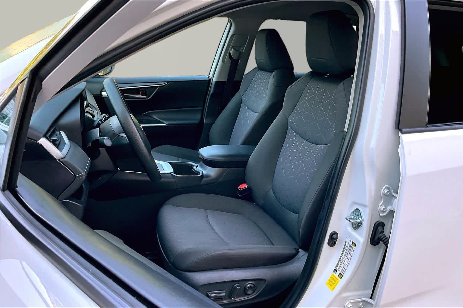 Used 2025 Ice Cap Toyota XLE image 8