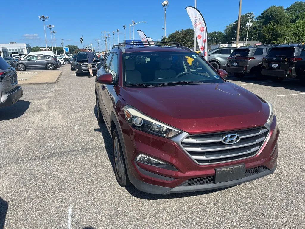 Used 2017 Red Hyundai SE image 2