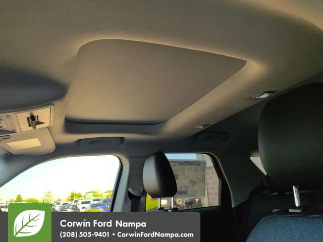 New 2026 Azure Gray Metallic Ford Outer Banks image 23