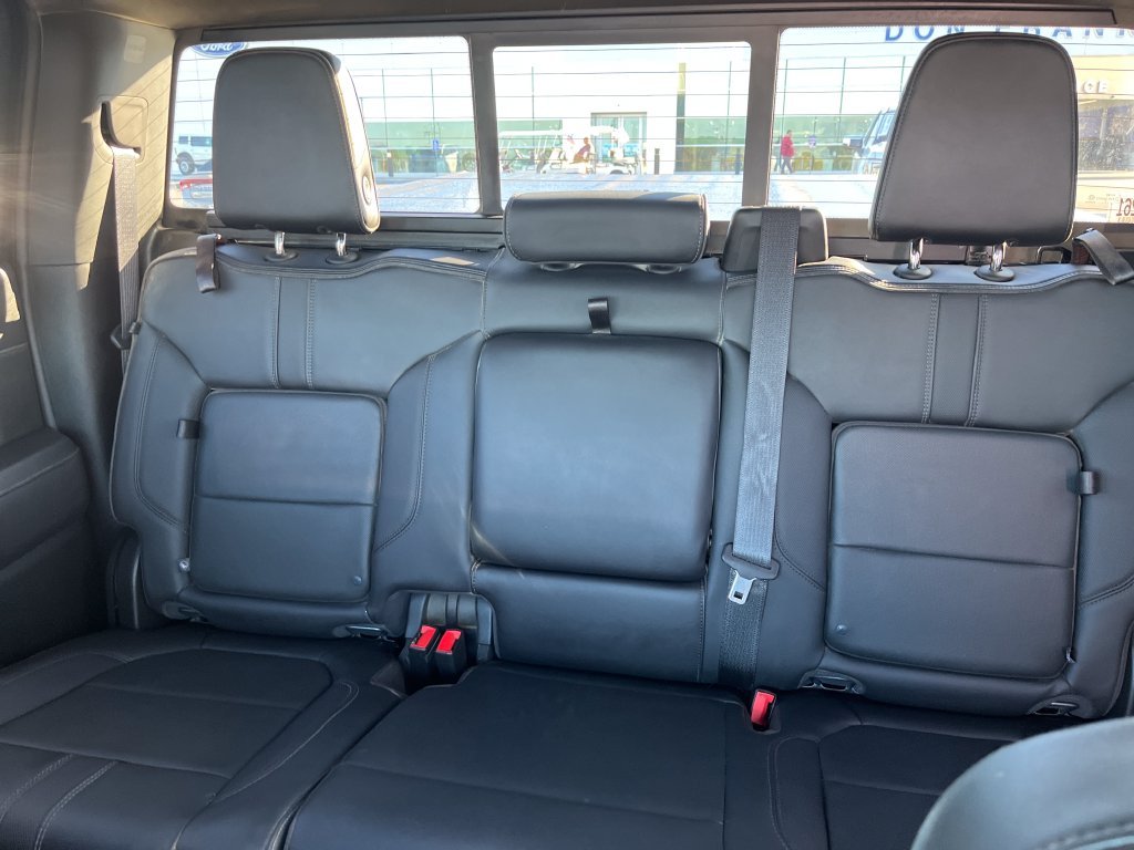 Used 2022 Gray Chevrolet High Country image 14