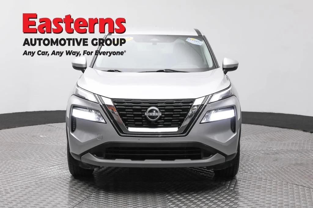 Used 2022 Silver Nissan SV image 2