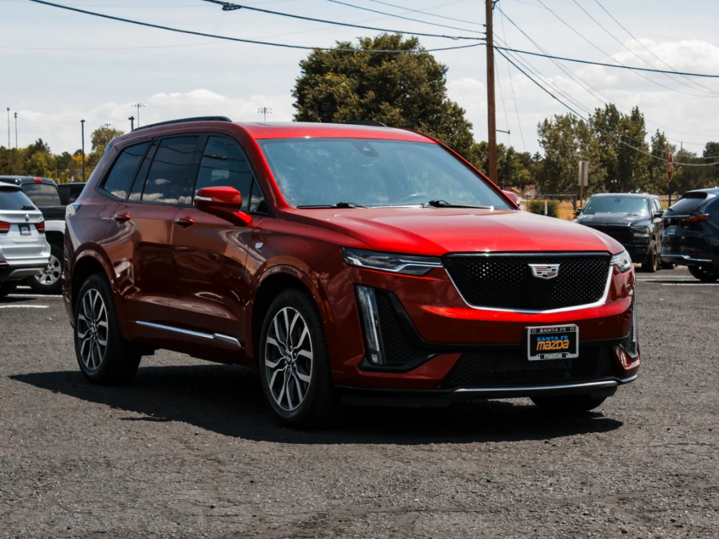 Used 2021  Cadillac Sport image 3