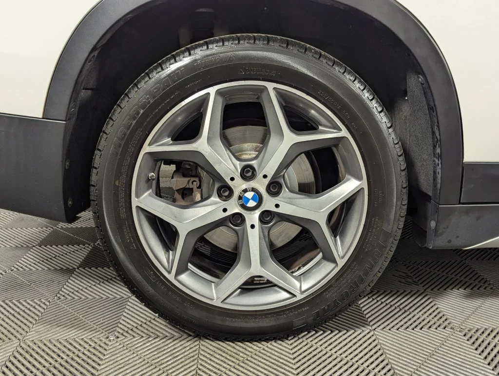 Used 2018 White BMW xDrive28i image 28