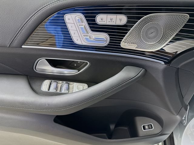 Used 2025 Cirrus Silver Metallic Mercedes-Benz GLS 580 image 18