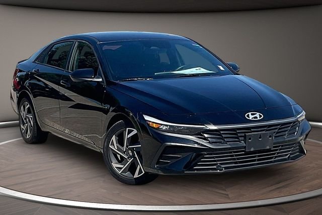 Used 2025 Black Hyundai SEL Sport image 9