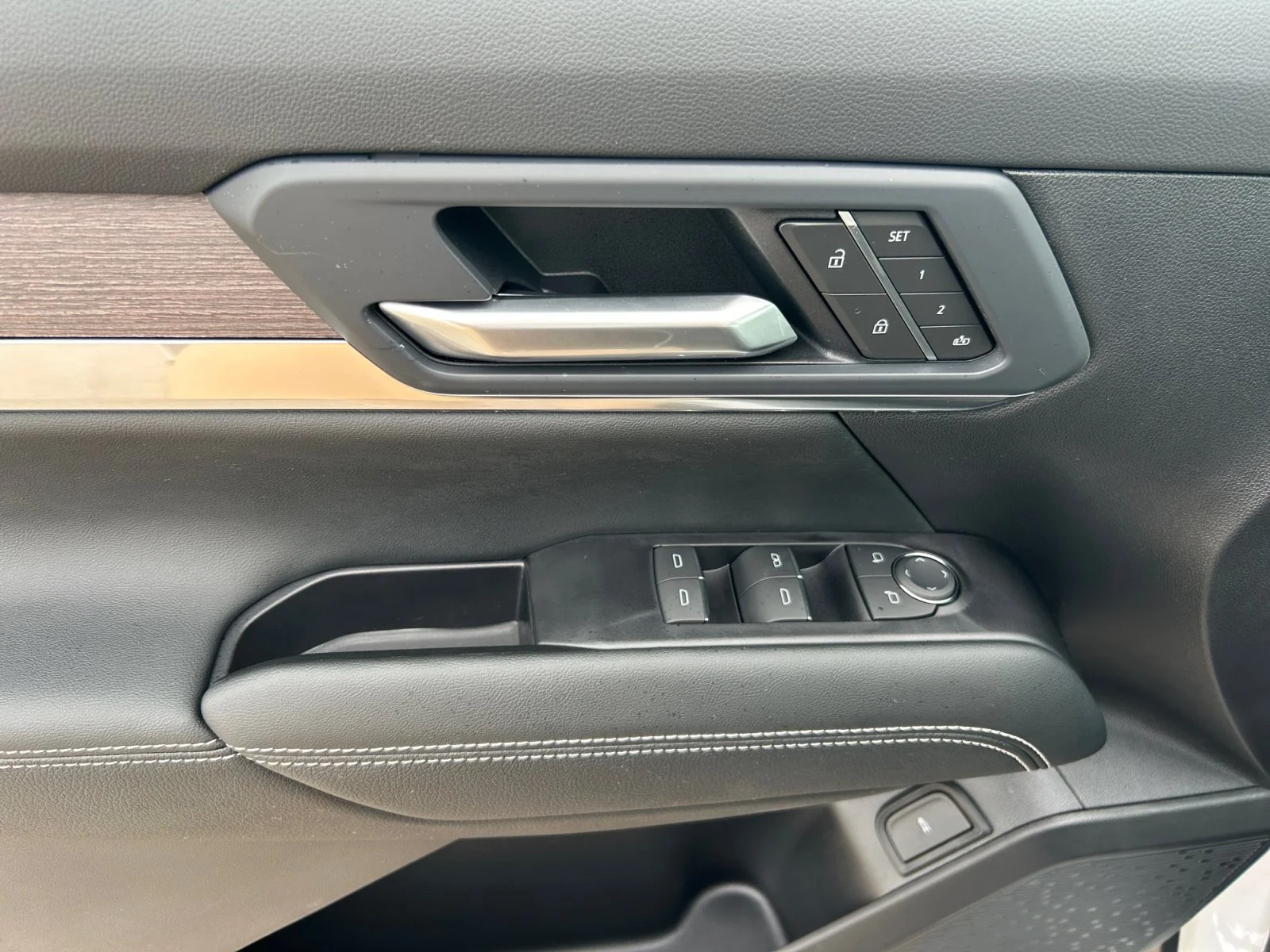 New 2027 Summit White GMC AWD Denali image 17