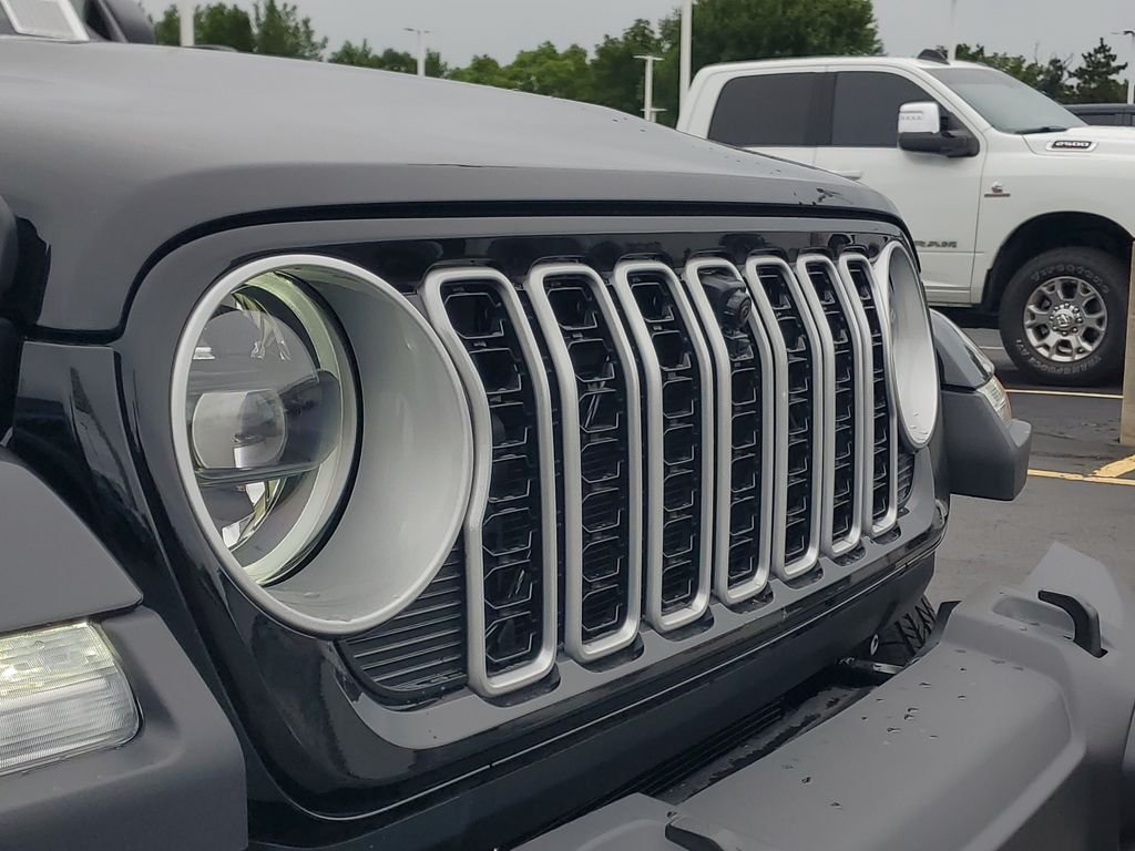 New 2026 Black Clear-Coat Exterior Paint Jeep Sahara image 6