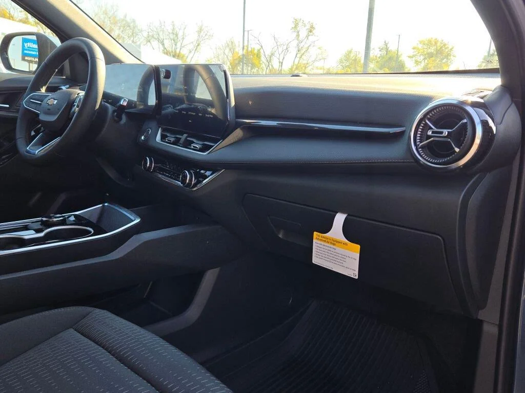 2027 Chevrolet Equinox LT - Photo 6