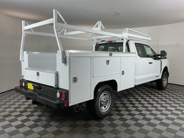 New 2026 Oxford White Ford XL image 4