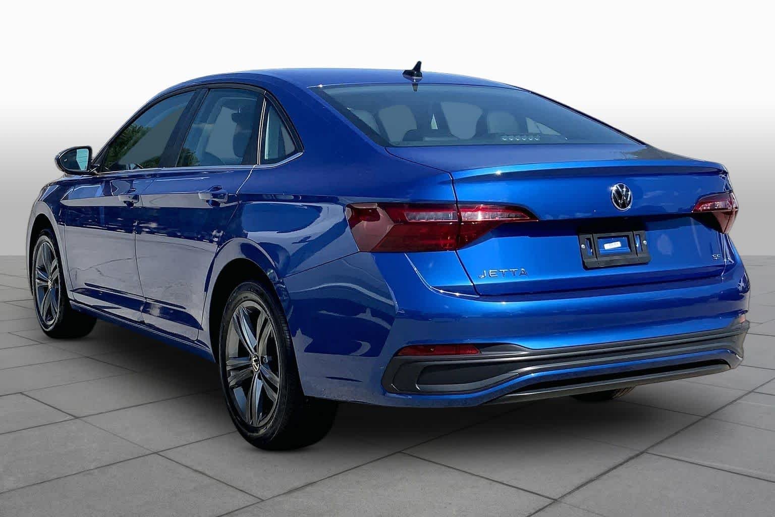 Used 2024 Rising Blue Metallic Volkswagen SE image 12