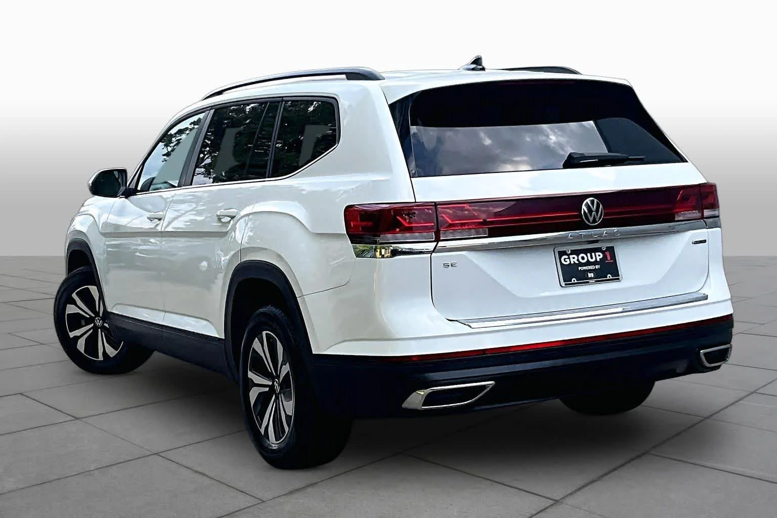 Used 2024 Pure White Volkswagen 2.0T SE image 12