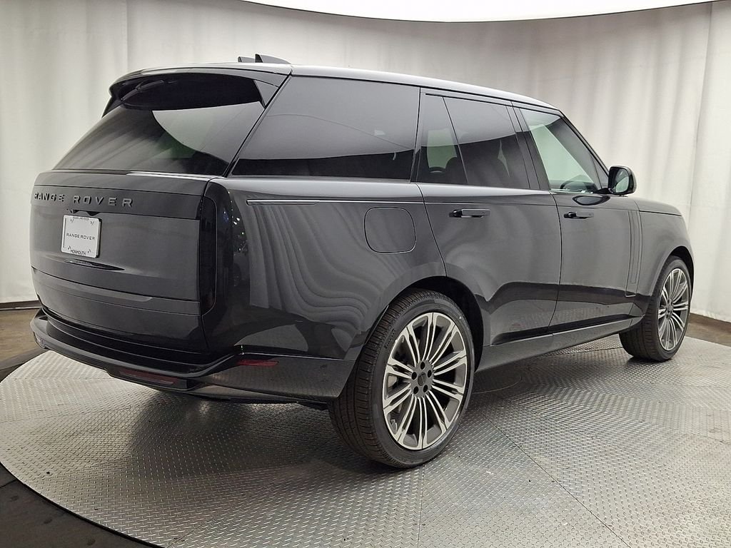 New 2026 Carpathian Grey Land Rover SE image 3