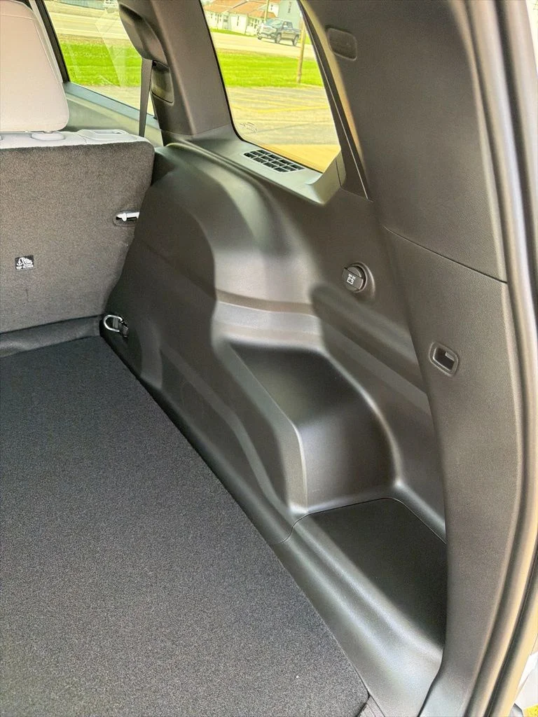 New 2026 Bright White Clear-Coat Exterior Paint Jeep Laredo image 29