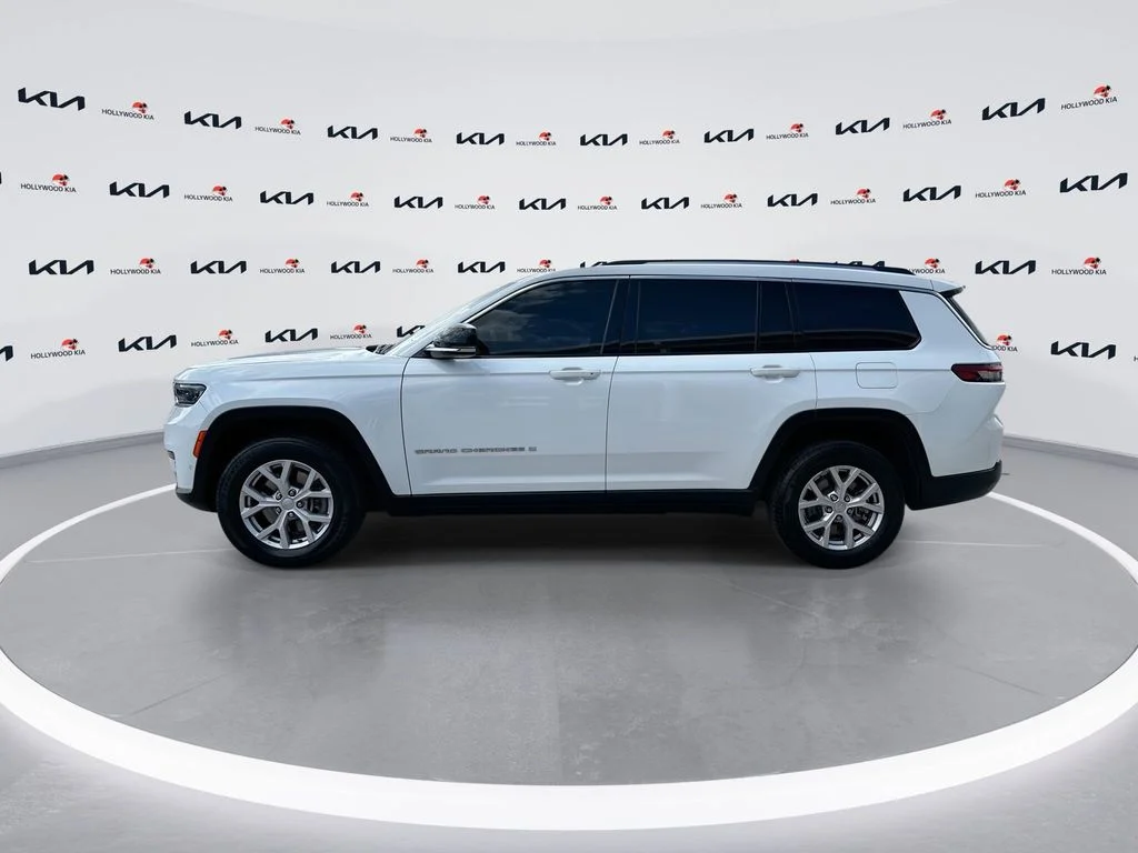 Used 2022 Bright White Clearcoat Jeep Limited image 5