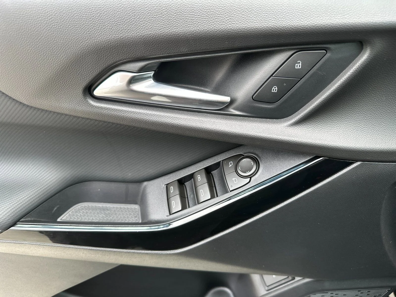 2026 Chevrolet Equinox LT - Photo 11