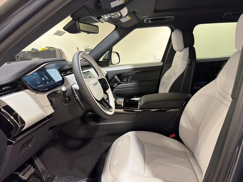 New 2026 Varesine Blue Land Rover Dynamic SE P530 V8 image 11