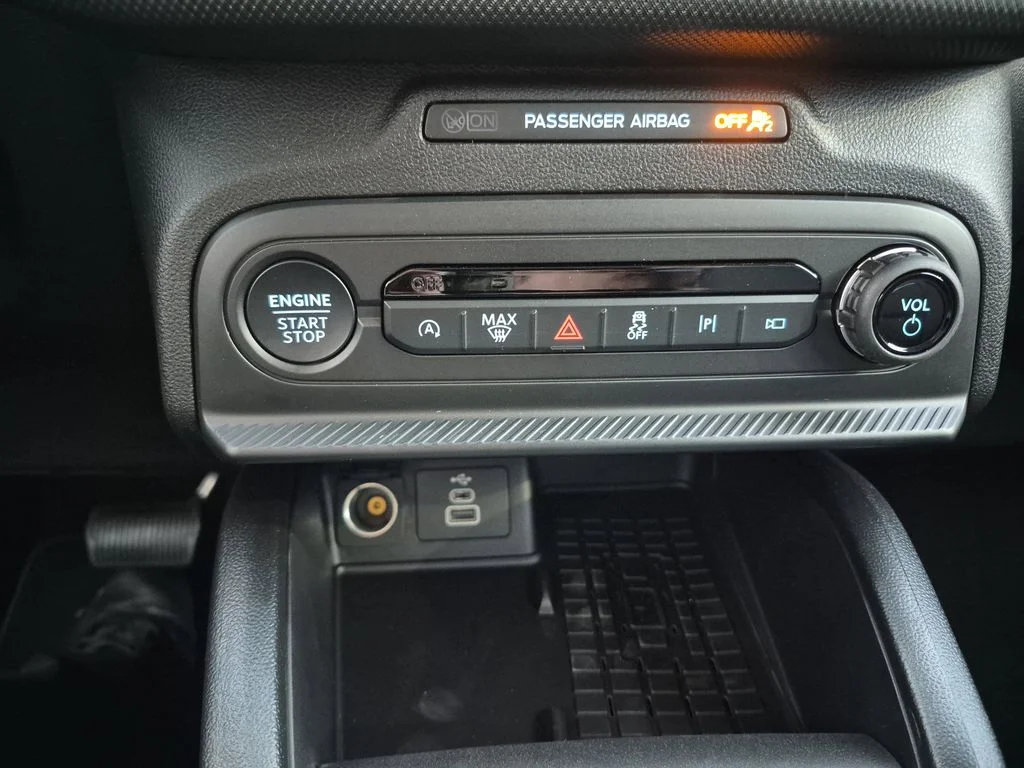 New 2025 Carbonized Gray Metallic Ford Outer Banks® image 34