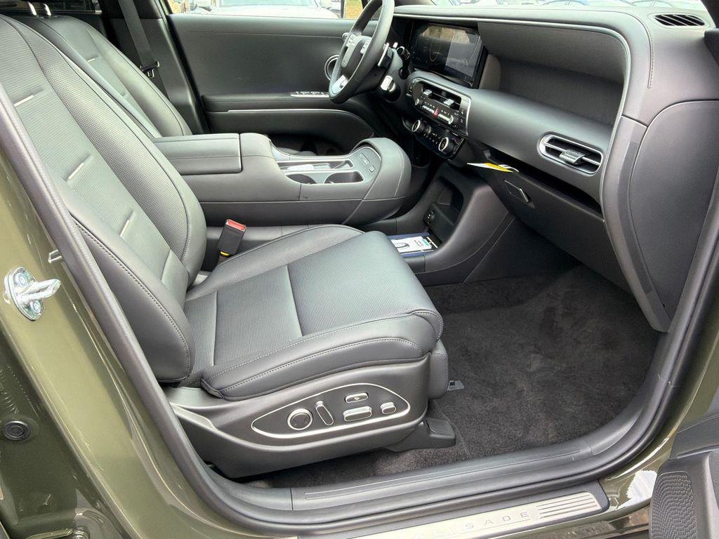 New 2026 Silver Hyundai Calligraphy FWD image 13