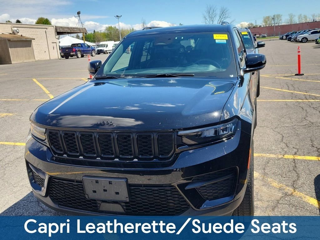Used 2023 Black Jeep Altitude X image 9