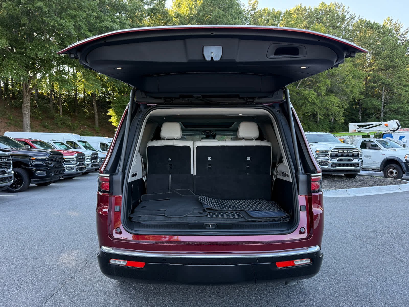 Used 2022 Velvet Red Pearlcoat Jeep Series II image 30