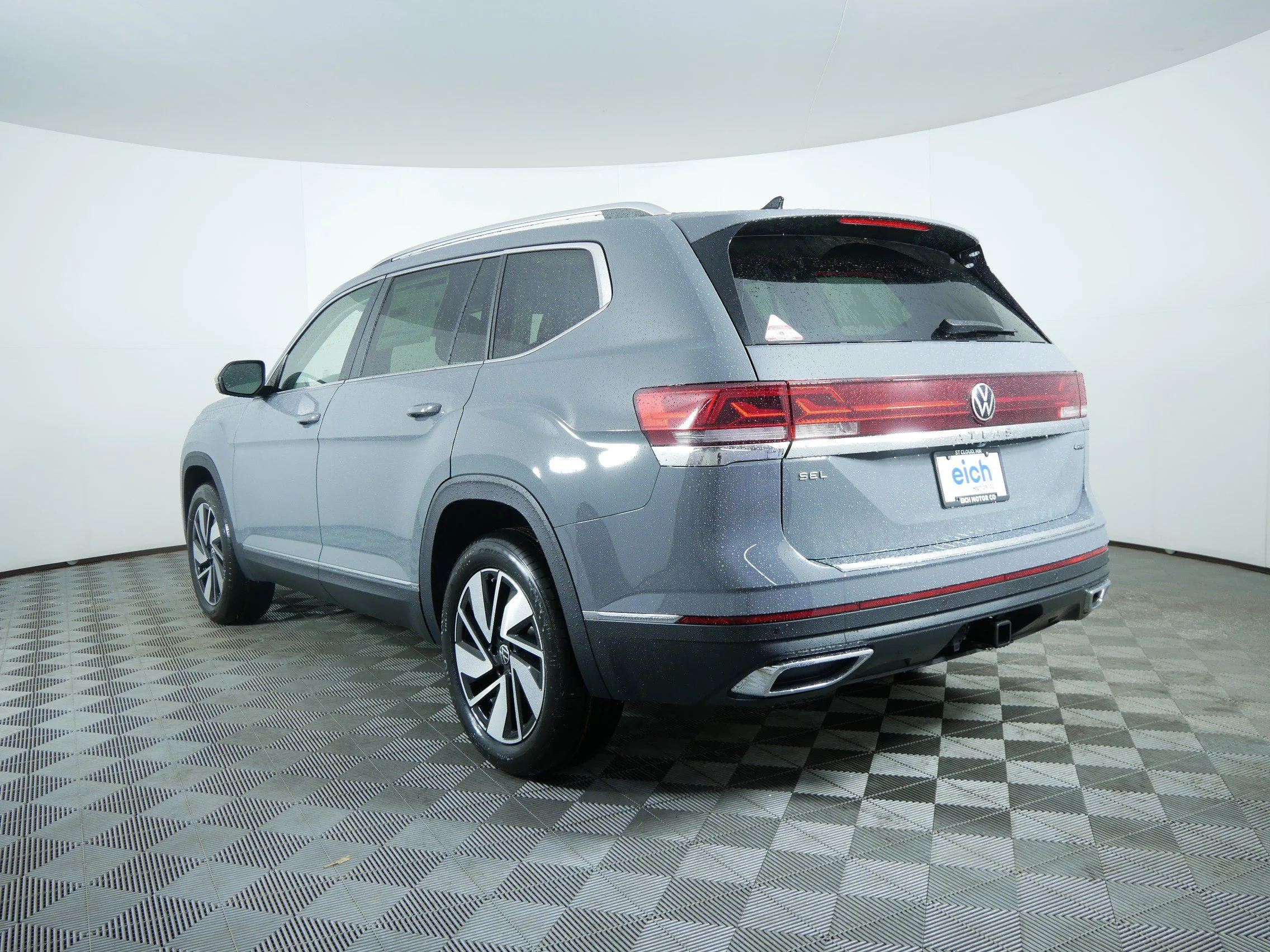 New 2026 Pure Gray Volkswagen 2.0T SEL image 5
