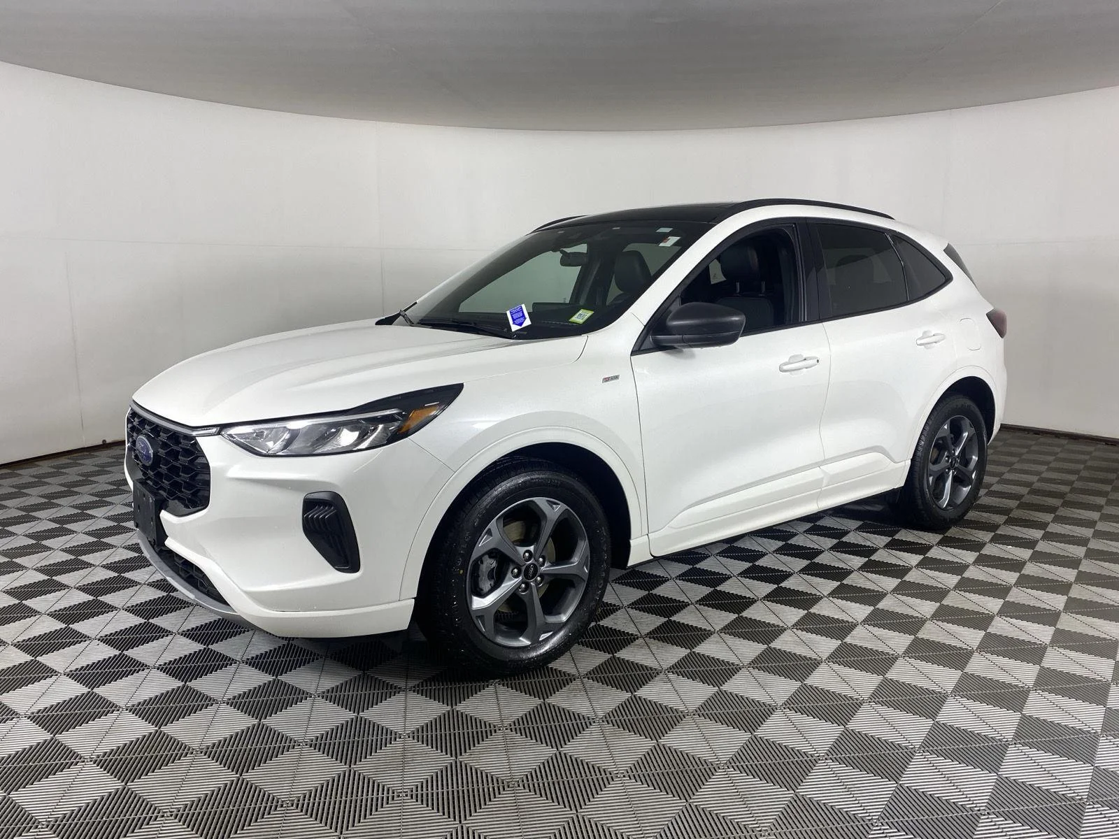 Used 2023 Star White Metallic Tri-Coat Ford ST-Line image 13