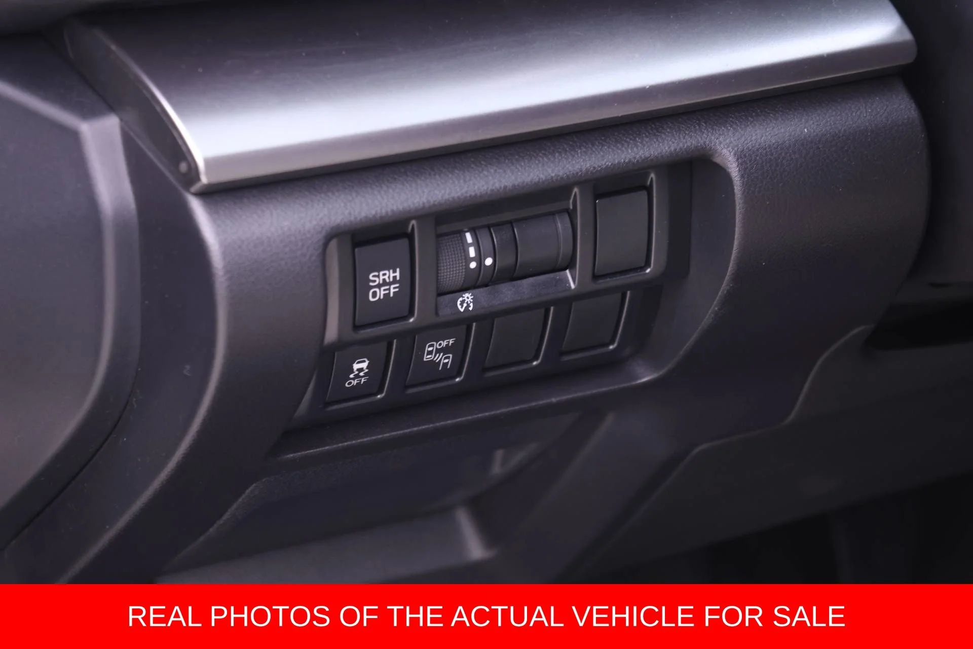 Used 2018 White Subaru 2.0i Limited image 16