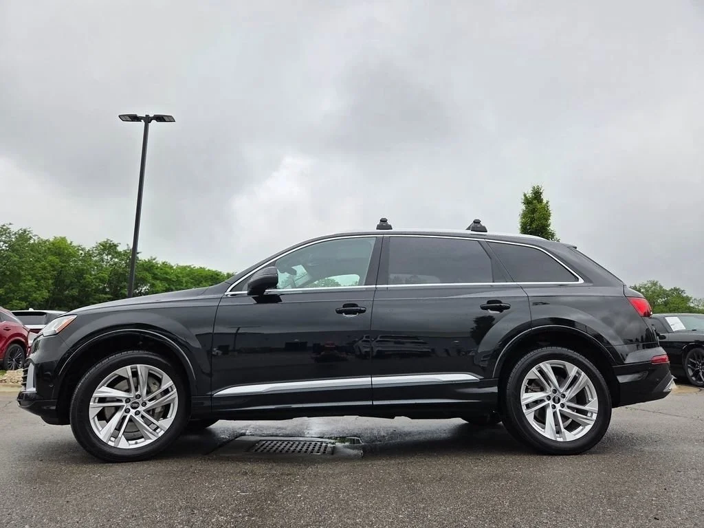 Used 2023 Mythos Black Metallic Audi Premium Plus image 28