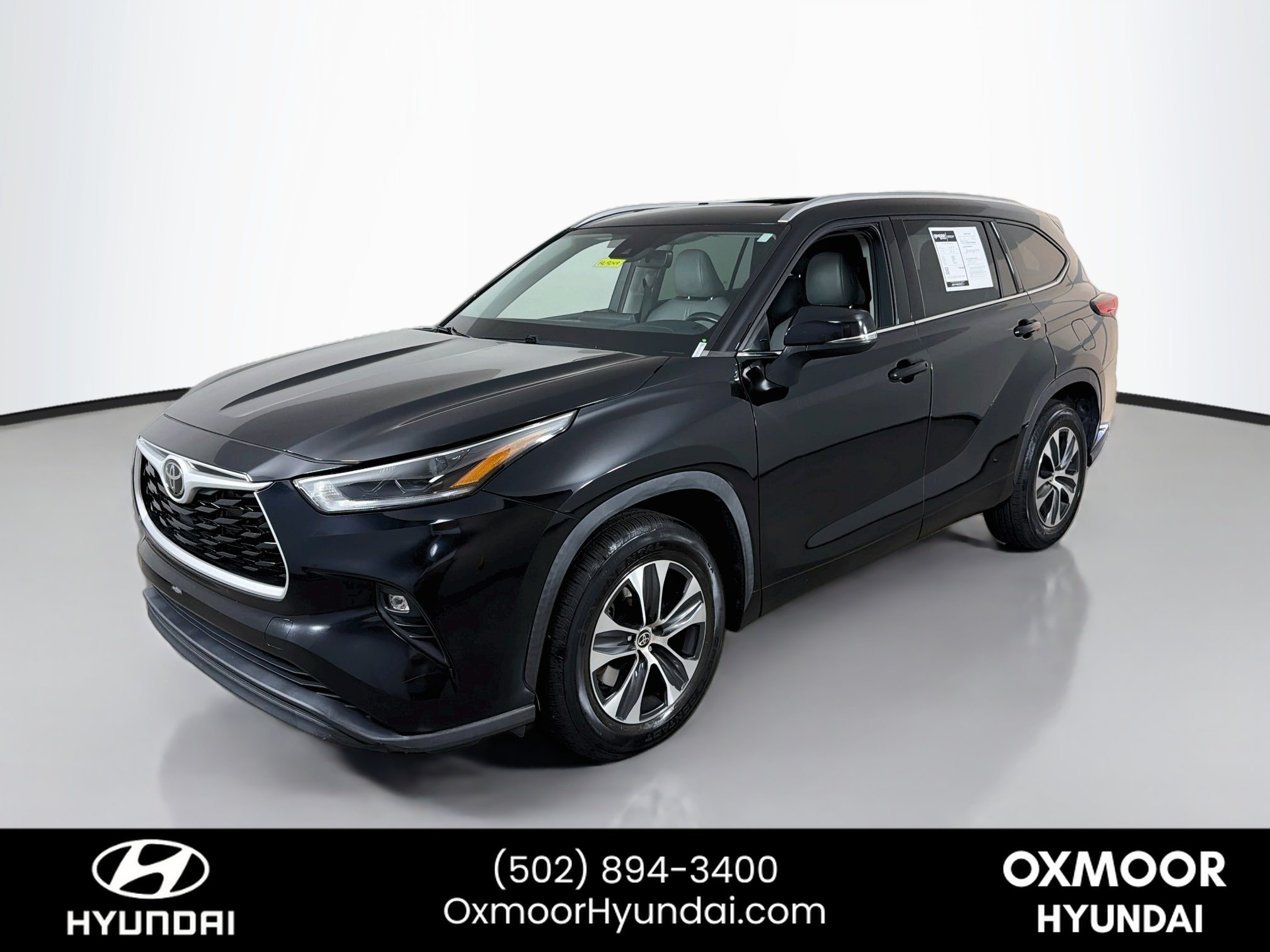 Used 2021 Midnight Black Metallic Toyota XLE image 3