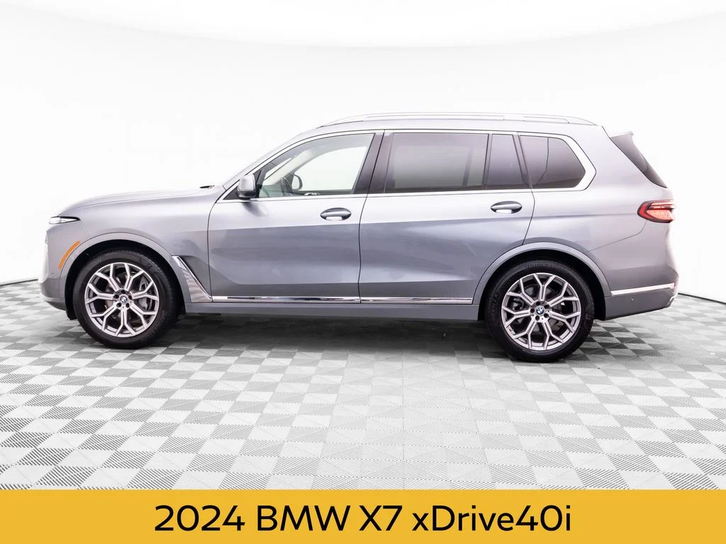 Used 2024 Gray BMW xDrive40i image 2