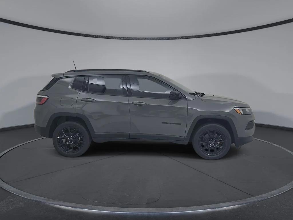 New 2026 Sting-Gray Clearcoat Jeep Latitude image 17