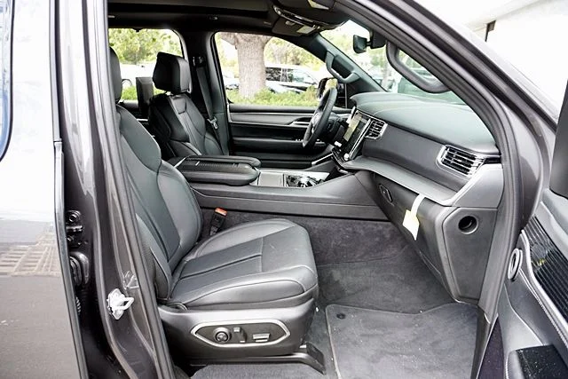 2026 Jeep Grand Wagoneer Limited Reserve - Photo 12