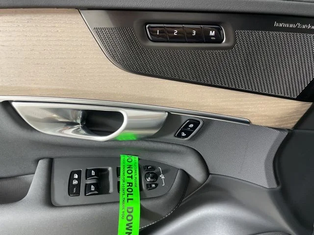 2025 Volvo XC90 Plus - Photo 28