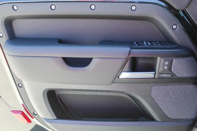 2024 Land Rover Defender V8 - Photo 17