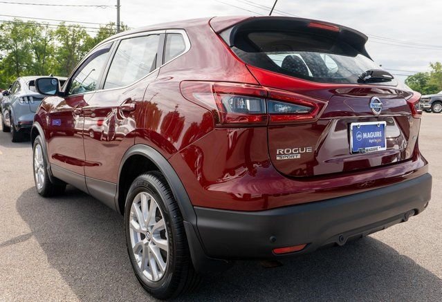 Used 2022 Red Nissan S image 8