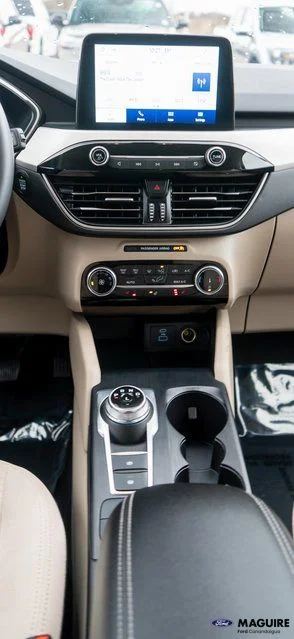 Used 2022 Blue Ford SE image 15