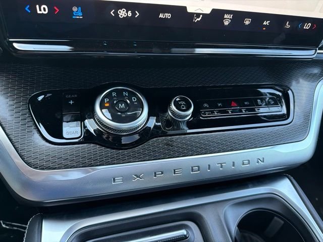 New 2027 Star White Metallic Tri-Coat Ford Platinum image 20