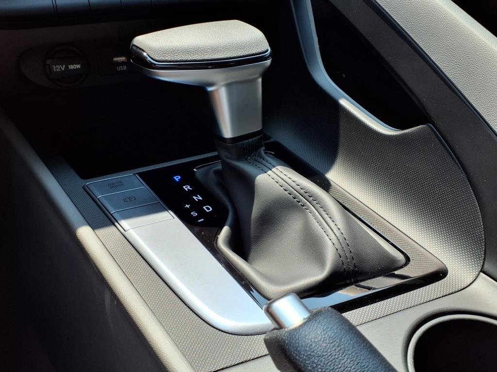 2025 Hyundai Elantra SE - Photo 18