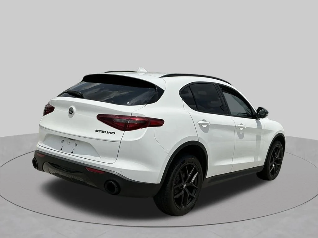 Used 2019 White Alfa Romeo Base image 10
